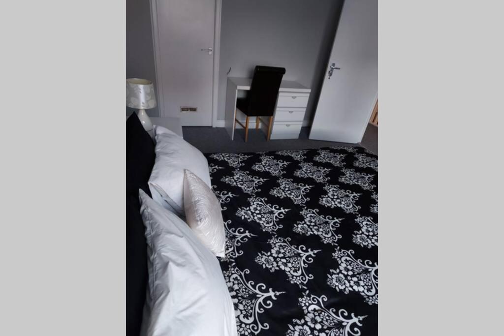 Wonderland Guest House Coventry Bagian luar foto