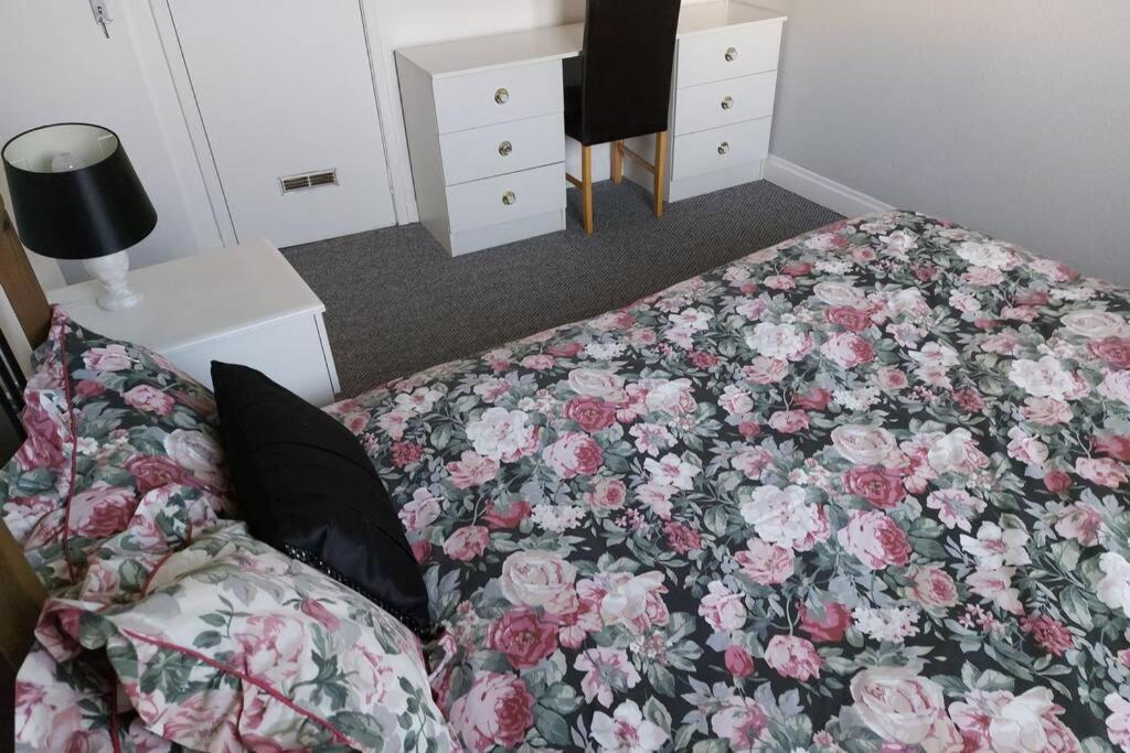 Wonderland Guest House Coventry Bagian luar foto